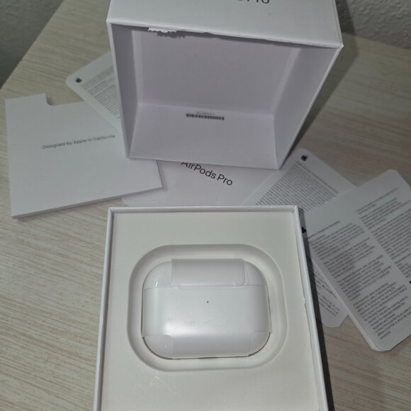 Brand new apple Airpods Gen2 sealed in the original box - Picture 3 of 5